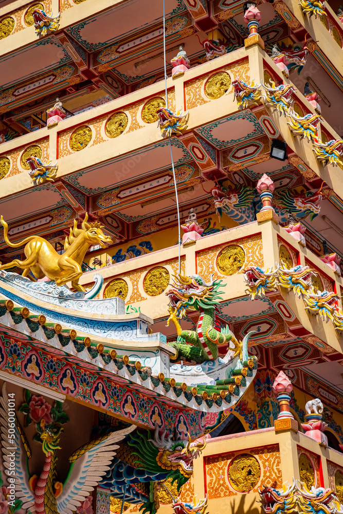Obraz premium Chao Pho Nakharat Shrine or Chao Por Nakarat Chansen chinese temple in Nakhon Sawan, Thailand