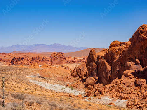 Sunny view of the landscape of Valley of Fire State Park © Kit Leong