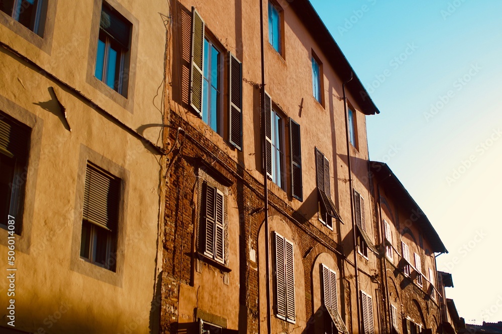 old houses in Tuscany