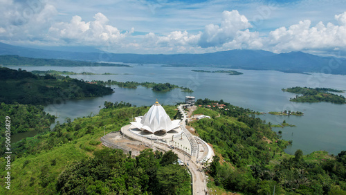 Quadro su tela Aerial view of Al-Kamil Mosque in Bandung City, a mosque that is currently still under construction