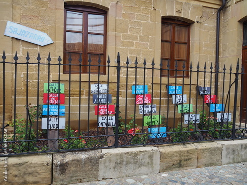 Quadro su tela Sajazarra, municipio de la comunidad de La Rioja, pueblo pequeño con un bonito castillo