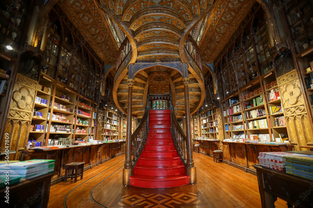 Fototapeta premium Livraria Lello e Irmão is considered one of the most beautiful bookstores in the world.