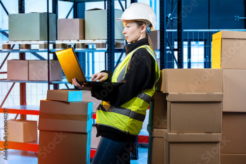 Storekeeper with laptop. Wo...