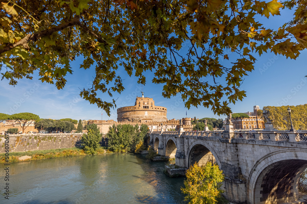 Φωτογραφία Landscape of Tiber river and Castle of the Holy Angel in Rome on sunny autumn day