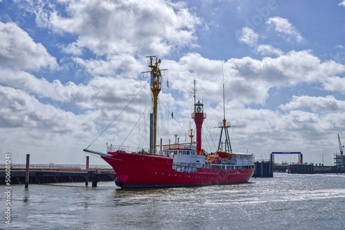 Canvastavla Historisches Feuerschiff im Hafen von Cuxhaven