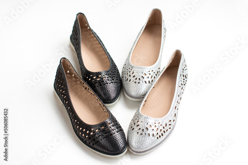 women's comfortable shoes. Summer black and white flat-soled slippers