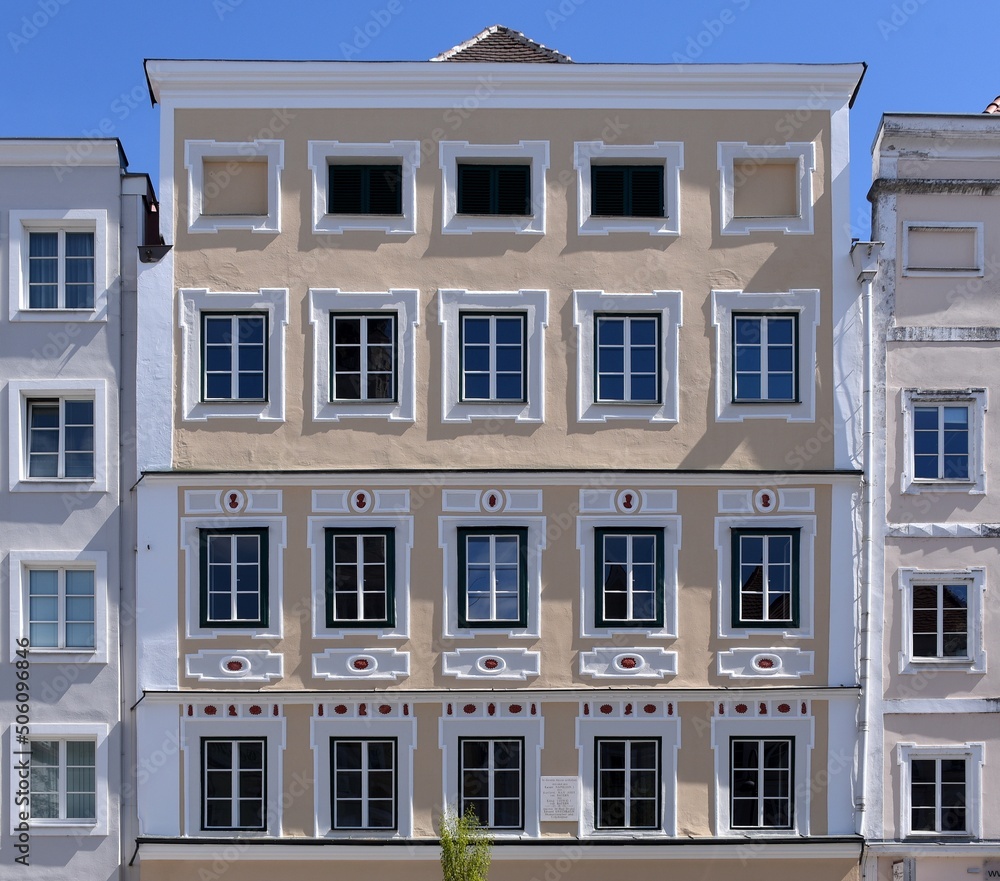 Fassade am Stadtplatz von Braunau am Inn