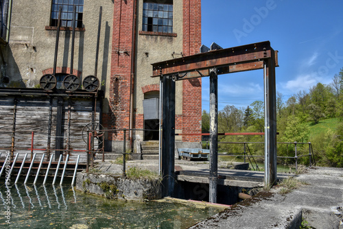 Haunoldmühle, Obergrünburg, Industriedenkmal, Produktionshalle, Jugendstil, historisch, Wehr, Wasser, Wehranlage, fließen, Rechen, Einlaufrechen, Wasserkraftwerk, Schieber, Rad, Absperrung, Überlauf,  photo