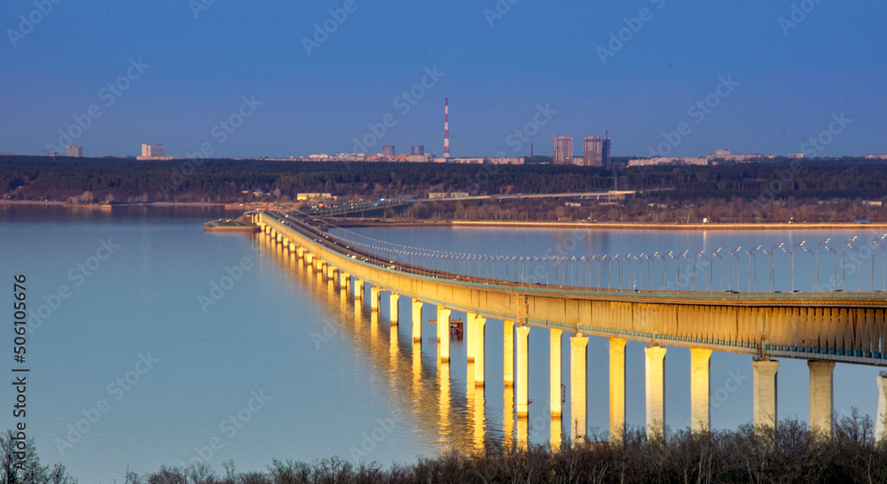Obraz premium Presidential Bridge over the Volga River