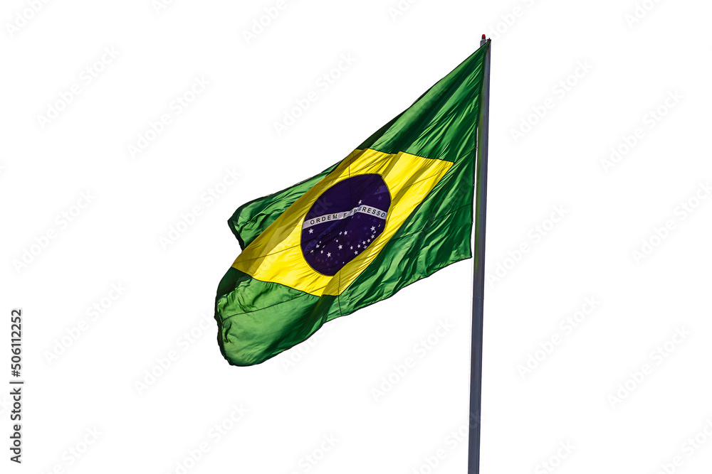 Uma bandeira do Brasil balançando ao vento com fundo branco