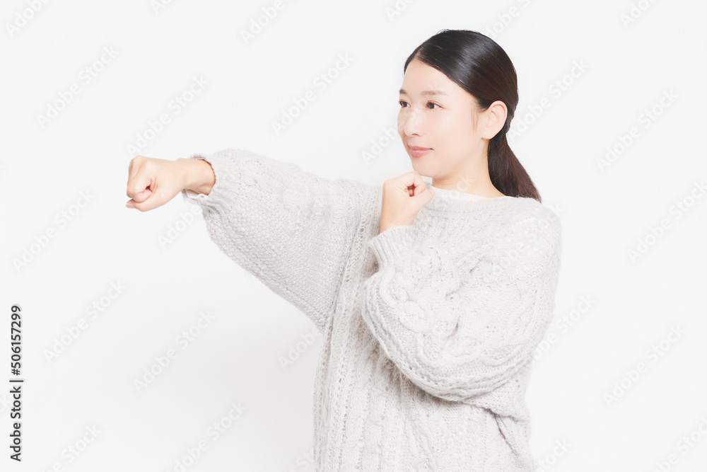 ボクシングのポーズをする主婦 ボクシングのポーズをする主婦