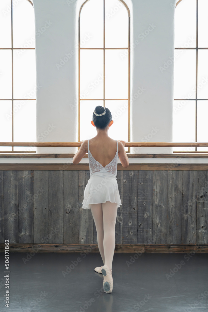 Fototapeta premium バレエ教室 女の子