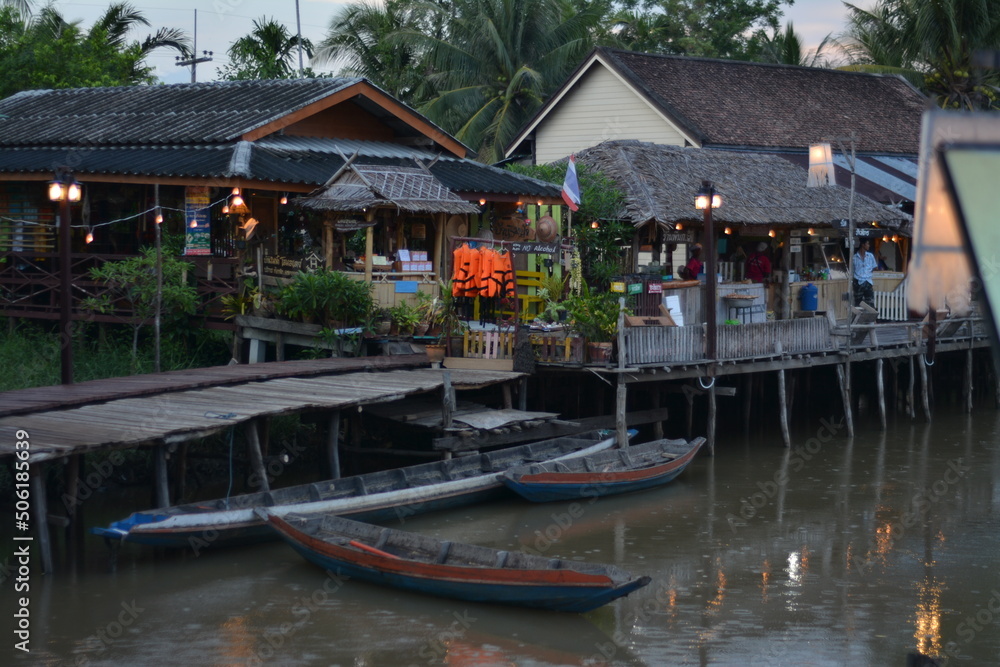 Khlong Dan Floating Market