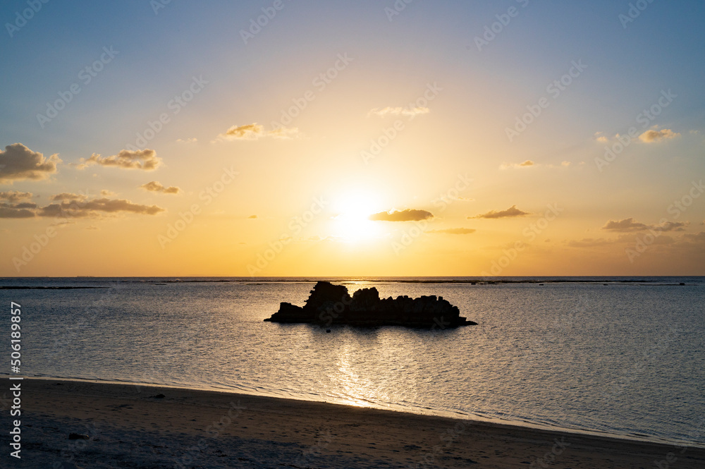 沖縄　アラハビーチの夕景