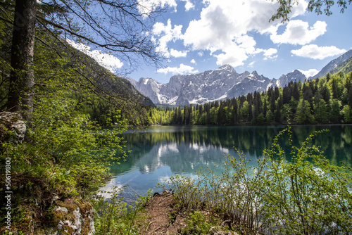 Fototapeta Naklejka Na Ścianę i Meble -  Bergpanorama am Lago di Fusine in Italien