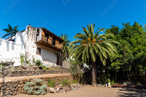 Traditional houses in the old town of Icod de los Vinos, Tenerife, Canary Island © jjfarq