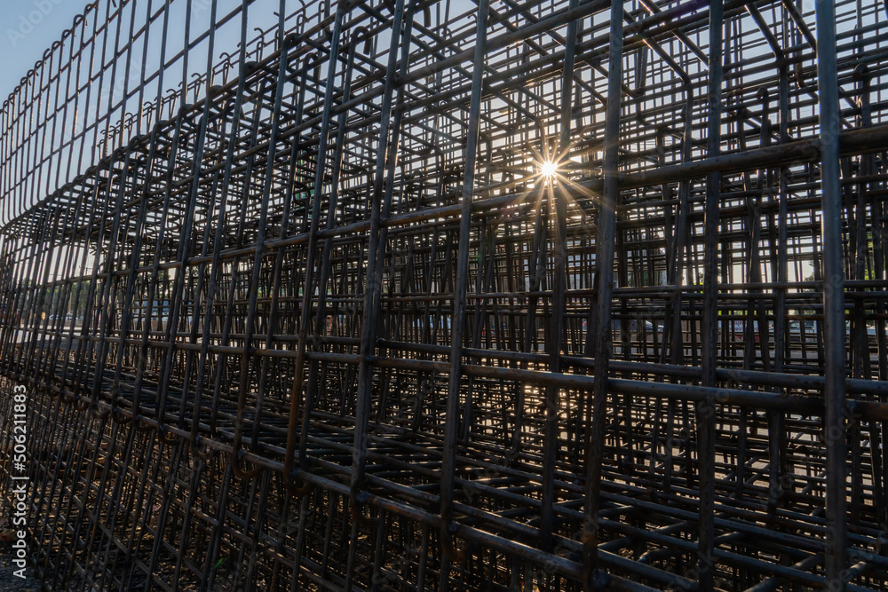 The rebar is bonded with steel wire for use as a construction infrastructure. Which part of the rebar has rusted due to chemical reactions.
