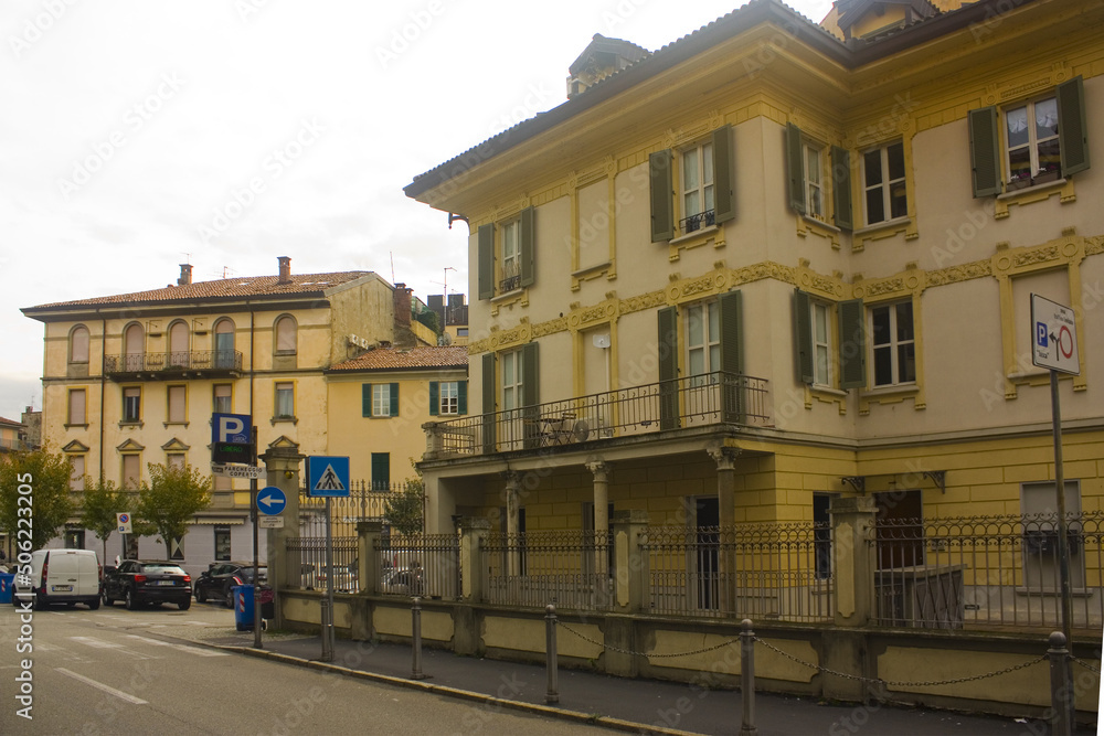 Picturesque building in Old Town of Como 