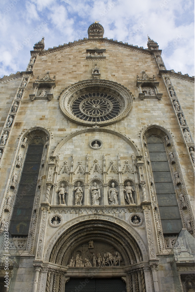  Cathedral of Como (Duomo), Italy	