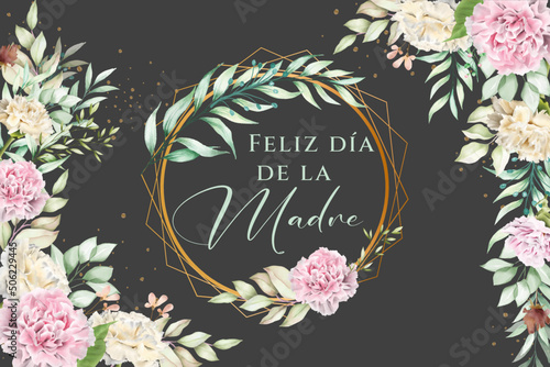 tarjeta o pancarta en el día de la madre en verde en un círculo de color dorado con hojas de helechos una peonía rosa sobre un fondo negro con cada lado de las hojas y flores