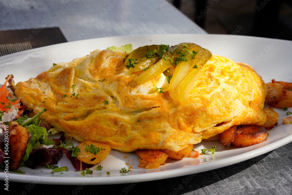 Bauernfrühstück mit Salat