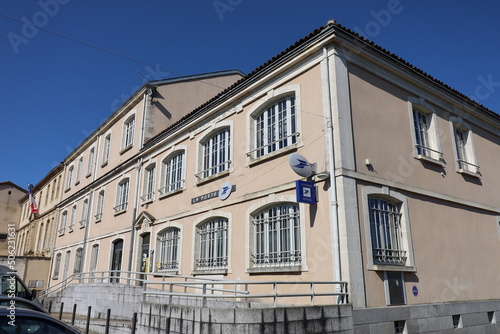 La poste, vue de l'extérieur, ville de Confolens, département de la Charente, France