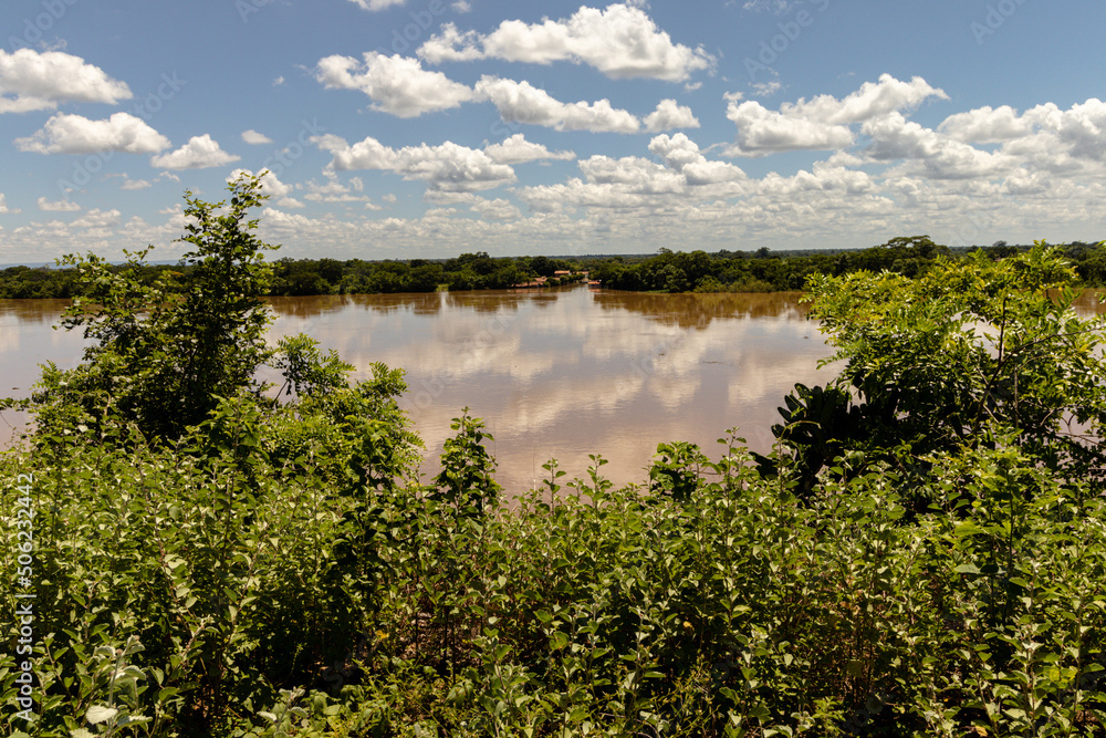 Obraz premium view of the São Francisco River in the city of Manga, Minas Gerais State, Brazil