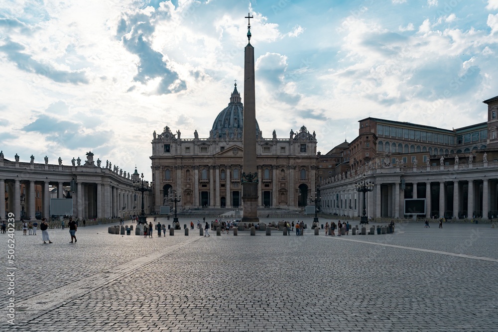 Fototapeta premium Saint Peter Square and Saint Peter Basilica in the Morning, Vatican City, Rome, Italy
