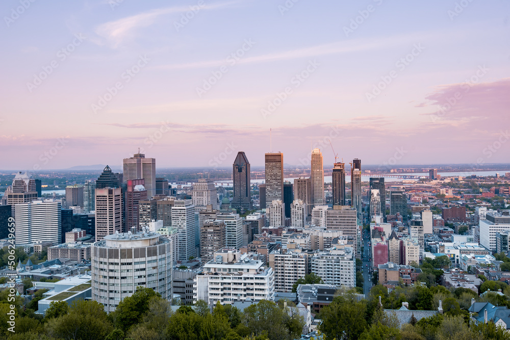 Obraz premium The Montreal skyline at sunset