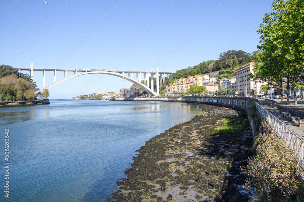 Fototapeta premium Arrabida Bridge in Porto