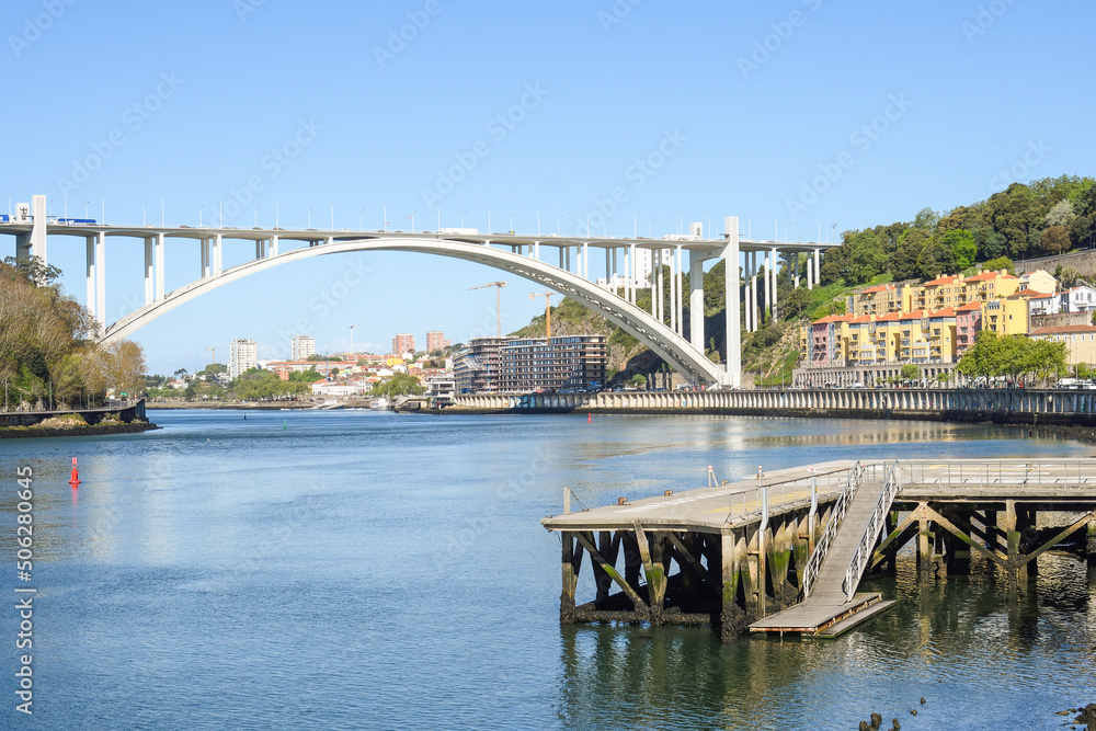 Fototapeta premium Arrabida Bridge in Porto