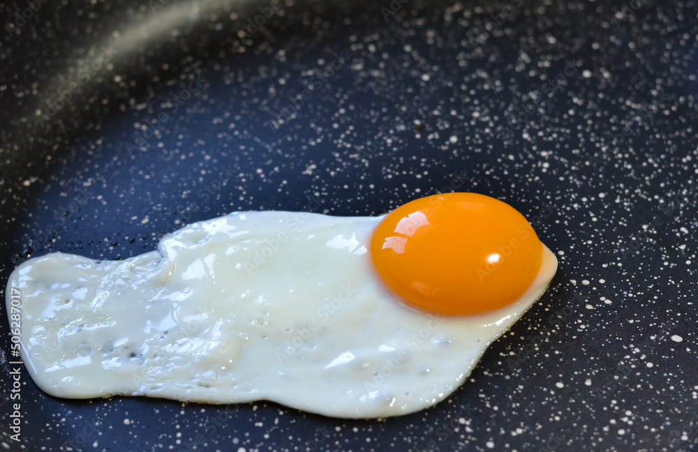 Photo of a sunny side up egg cooked on a pan Photo of a sunny side up egg cooked on a pan