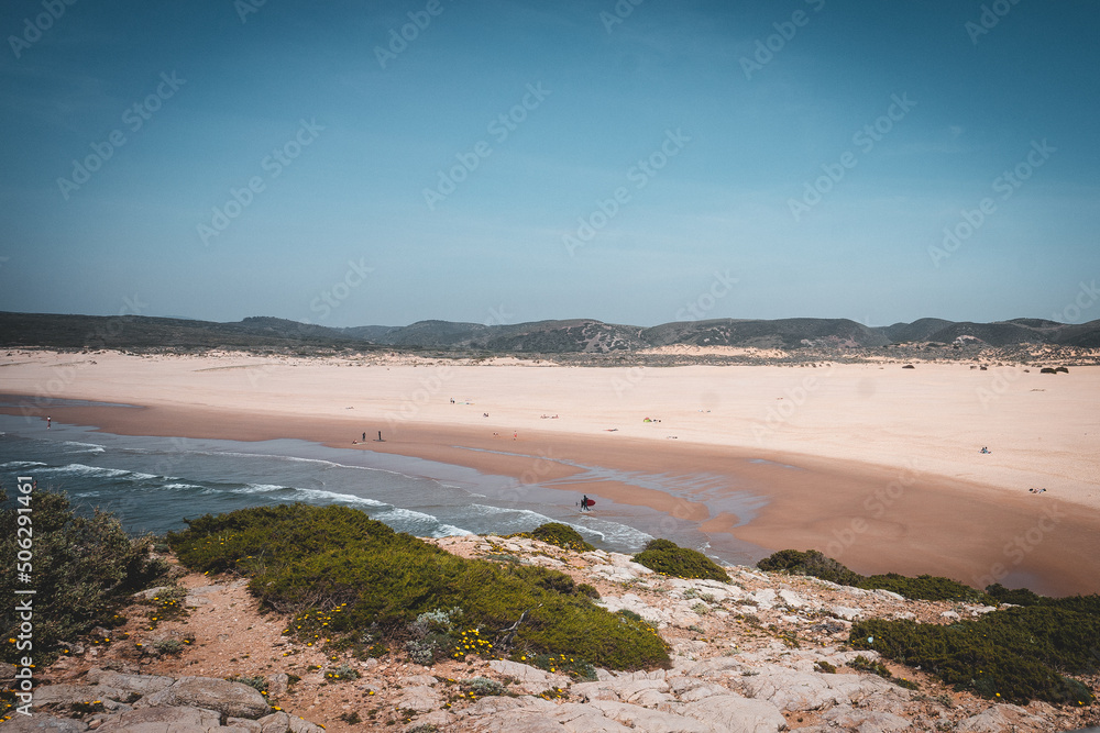 Küstenlandschaft mit Felsen und Meer Küstenlandschaft mit Felsen und Meer