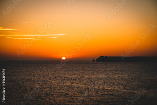 mystischer Sonnenuntergang am meer mit einem Küstenabschnitt  © Kaufi