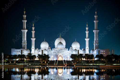 Scheich-Zayid-Moschee Abu Dhabi in der Blauen Stunde