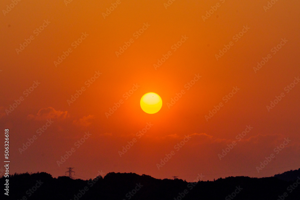 真っ赤に染まる朝焼けの空