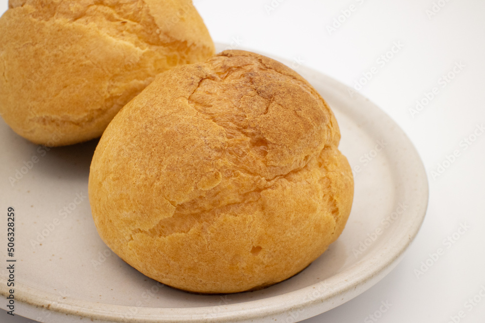 白い陶器皿の上のシュークリーム2個 右クローズアップ
Two cream puffs on a white ceramic plate, right side close-up 白い陶器皿の上のシュークリーム2個 右クローズアップ
Two cream puffs on a white ceramic plate, right side close-up