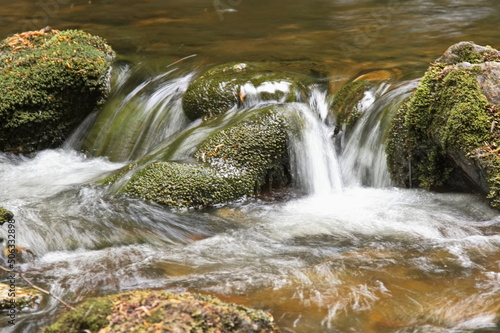 Bachlauf Wasser Bach im Wald Natur   kologisch klares Wasser Wasserenergie stressless Entspanntung Relax  Wandern Wildwasser Stromschnellen Wasserfall 