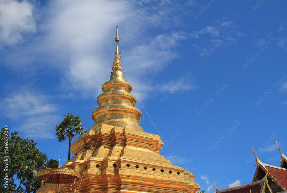beautiful golden pagoda Wat Phra That Si Chom Thong Important temples in Chiang Mai Province, Thailand
