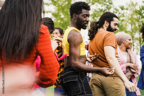 Photography Young diverse people having fun outdoor dancing together - Focus on gay man wear
