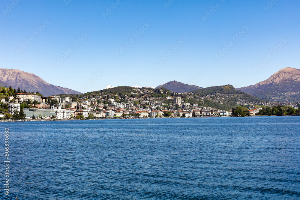 Vue panoramique des maisons de Lugano