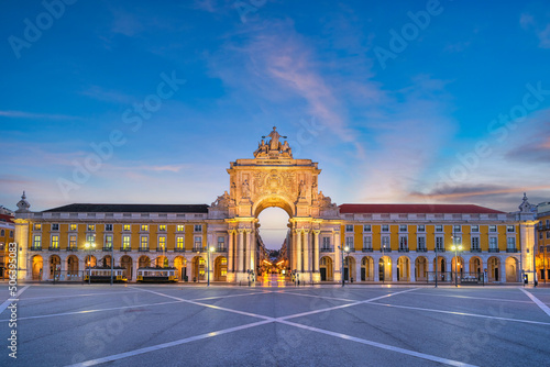 Obraz na płótnie Lisbon Portugal night city skyline at Arco da Rua Augusta and Commerce Square w salonie