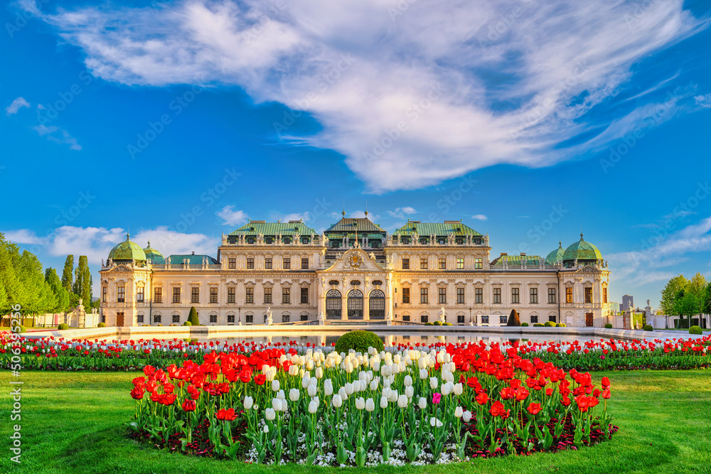 Vienna Austria city skyline at Belvedere Palace and beautiful tulip flower - obrazy, fototapety, plakaty 