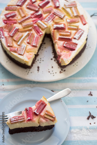 Cheesecake brownie with rhubarb and powder sugar 