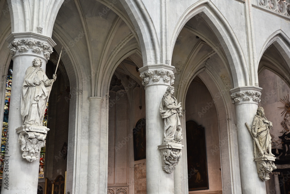 Statues de la cathédrale de Malines. Belgique