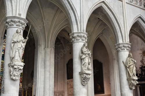 Statues de la cath  drale de Malines. Belgique