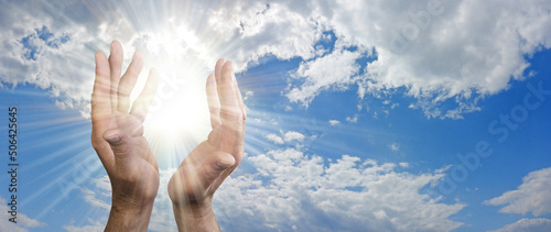 Φωτογραφία We wouldn't exist if the Sun didn’t Shine message banner - male hands appearing