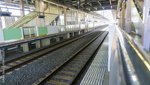 新幹線の駅のホーム