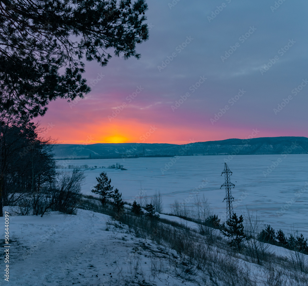 Sunrise in Samarskaya Luka National Park on a frosty winter morning! Sunrise in Samarskaya Luka National Park on a frosty winter morning!
