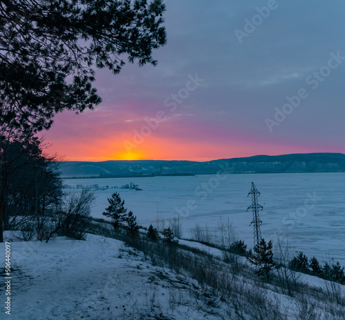 Fototapeta Naklejka Na Ścianę i Meble -  Sunrise in Samarskaya Luka National Park on a frosty winter morning!